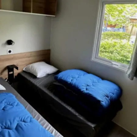 Mobil-home Confortable Avec Terrasse - 4 Personnes - Api-1-52-1277 Camping Challes-les-Eaux