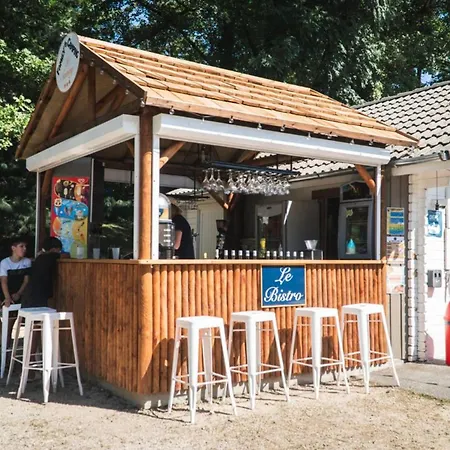 Mobil-home Confortable Avec Terrasse - 4 Personnes - Api-1-52-1277 Camping Challes-les-Eaux