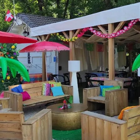 Mobil-home Confortable Avec Terrasse - 4 Personnes - Api-1-52-1277 Challes-les-Eaux