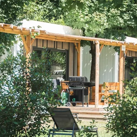 Camping Mobil-home Confortable Avec Terrasse - 4 Personnes - Api-1-52-1277 *